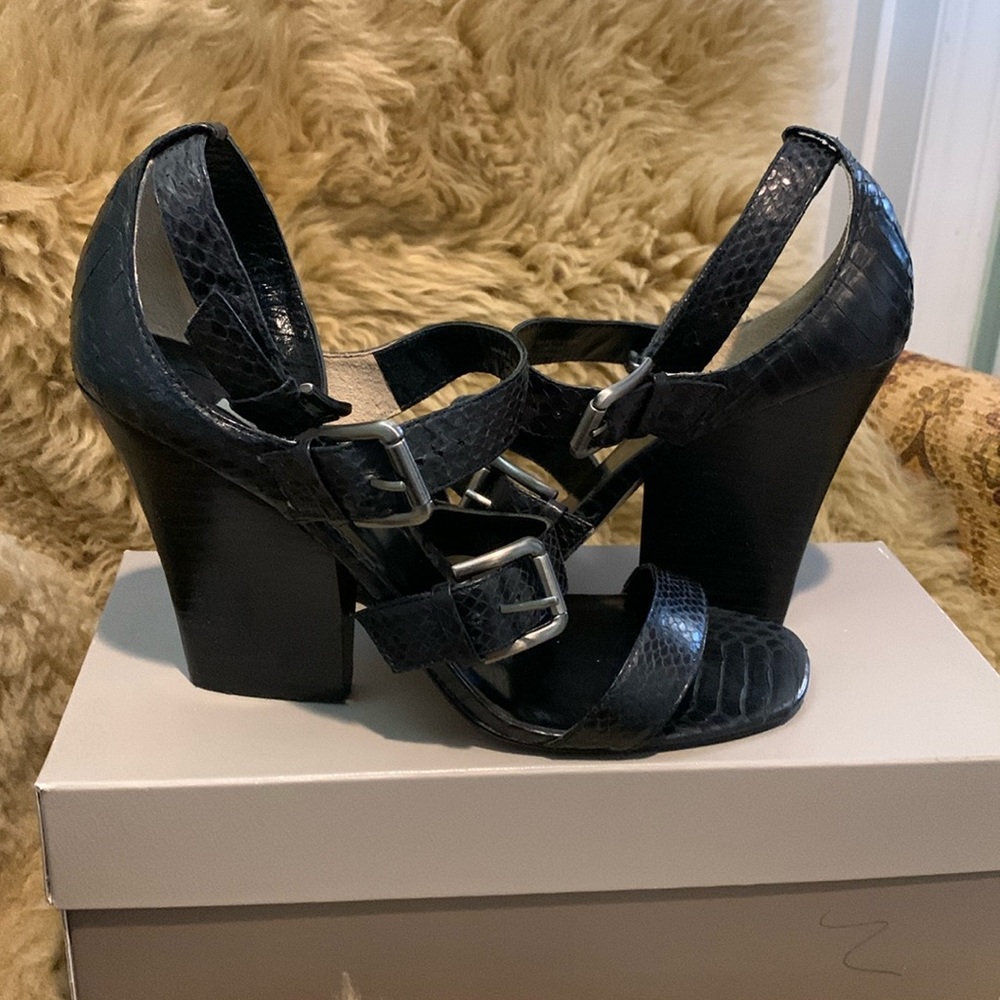 MAXSTUDIO snakeskin embossed leather strappy  sandals. EUC. Size US 7 M.